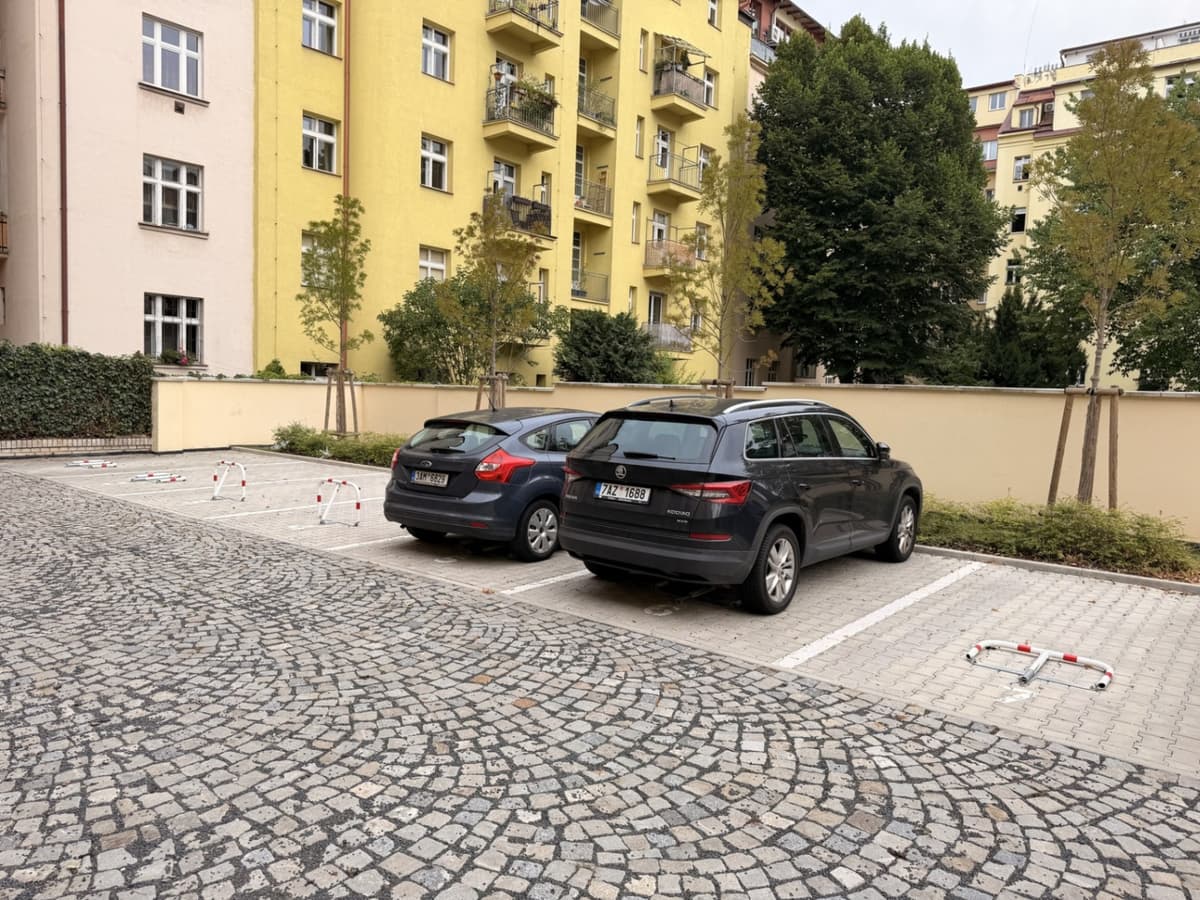 Pronájem parkovacího stání č. 15